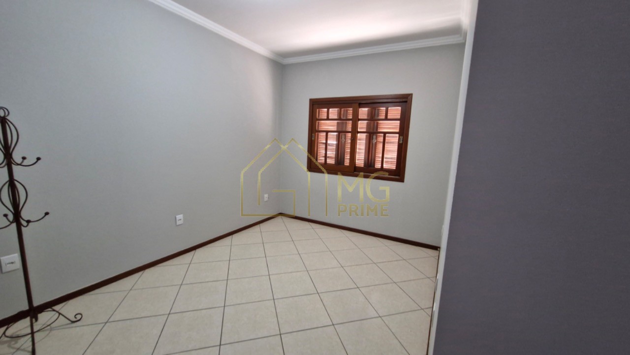 Casa à venda com 4 quartos, 240m² - Foto 28