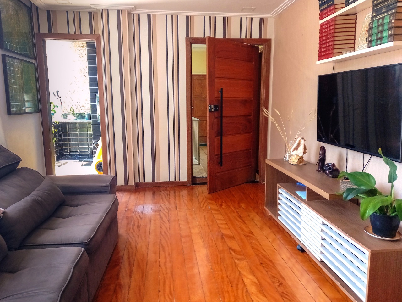 Apartamento à venda com 3 quartos, 100m² - Foto 1