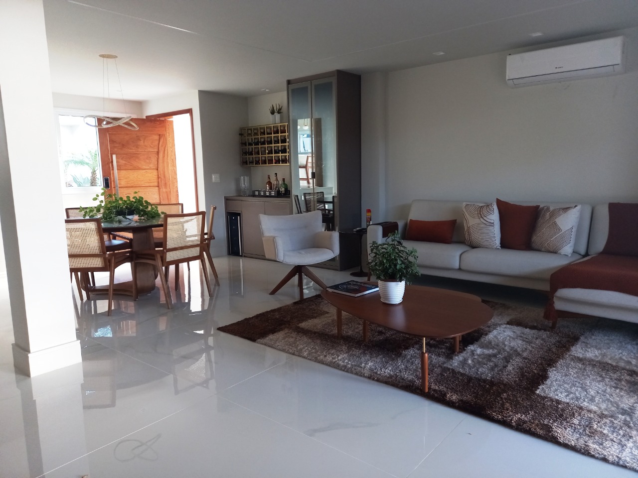 Casa à venda com 3 quartos, 260m² - Foto 1