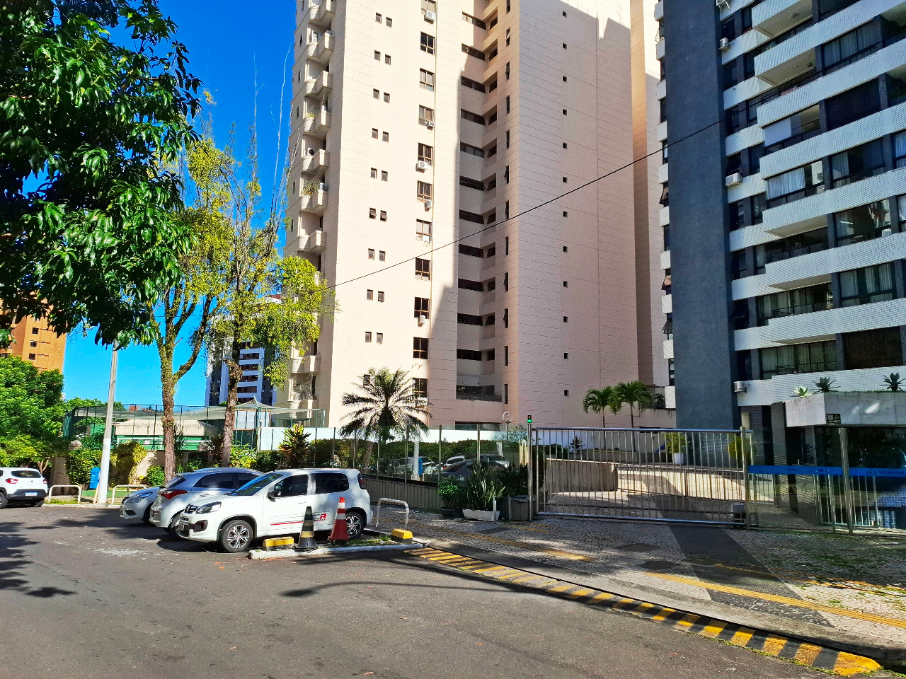 Apartamento à venda com 3 quartos, 120m² - Foto 2