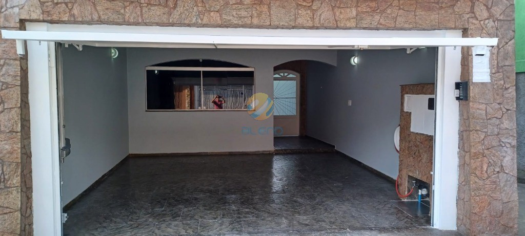 Sobrado à venda com 3 quartos, 274m² - Foto 1