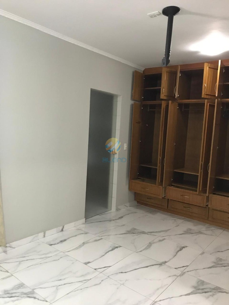 Casa à venda com 5 quartos, 258m² - Foto 2