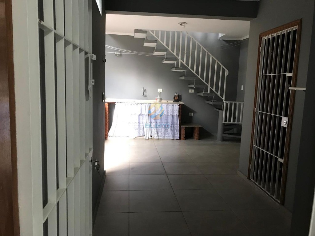 Casa à venda com 5 quartos, 258m² - Foto 6