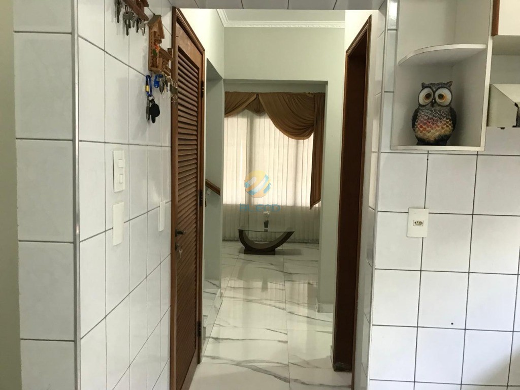 Casa à venda com 5 quartos, 258m² - Foto 32