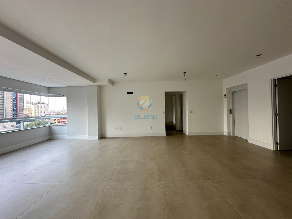 Apartamento à venda com 3 quartos, 190m² - Foto 4