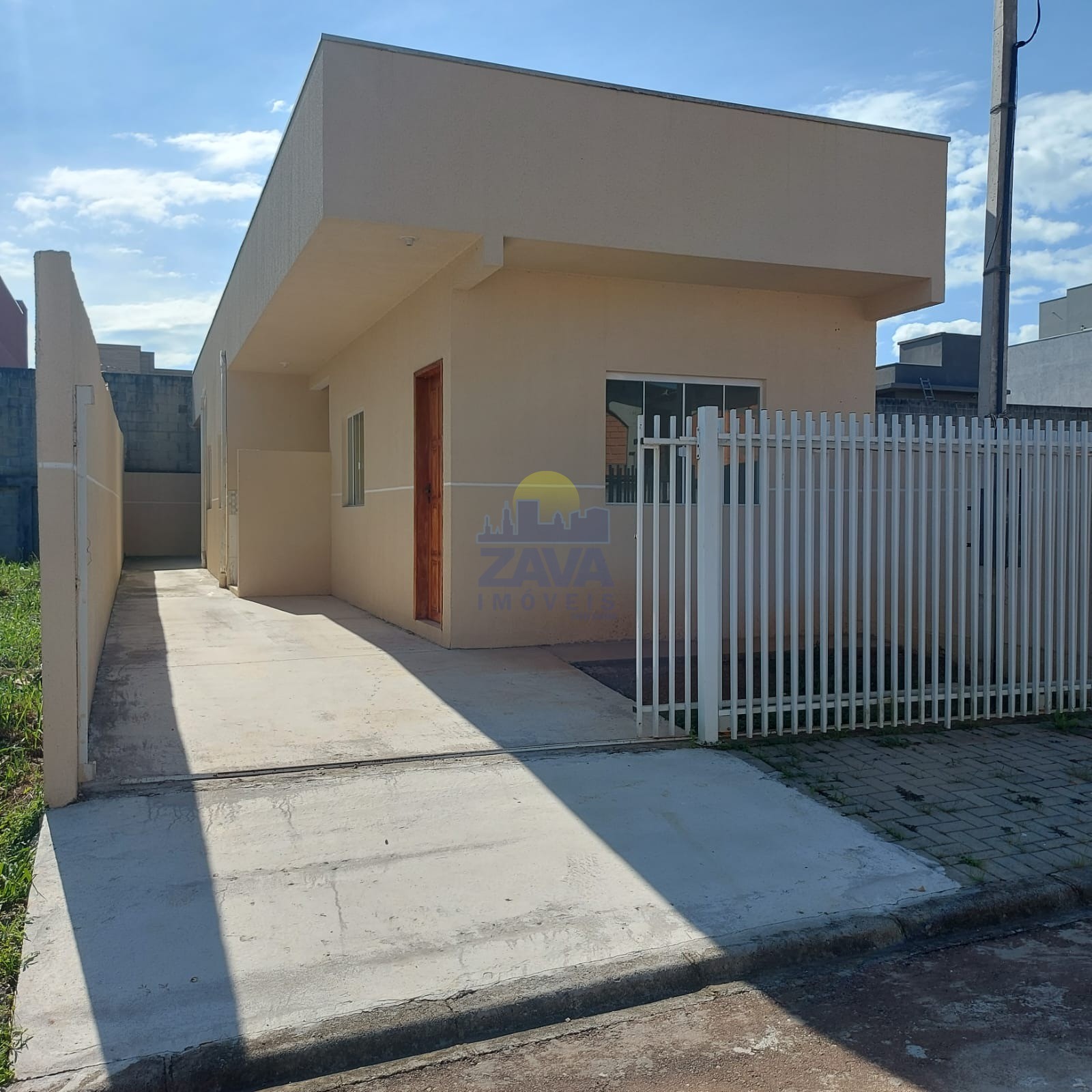 Casa à venda com 3 quartos, 71m² - Foto 1