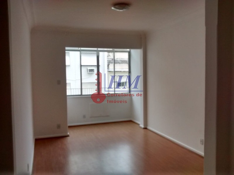 Apartamento à venda com 3 quartos, 110m² - Foto 2