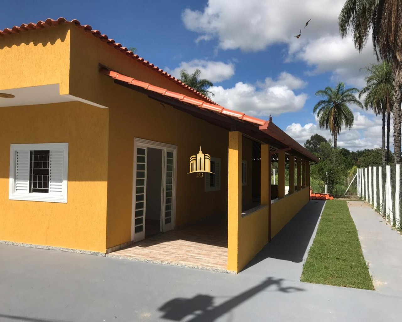 Casa à venda com 3 quartos, 450m² - Foto 1