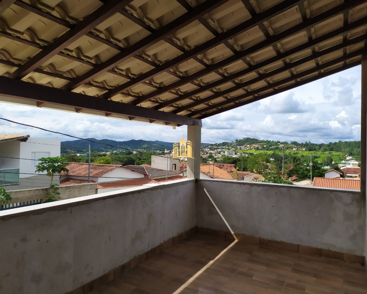 Casa à venda com 5 quartos, 400m² - Foto 1