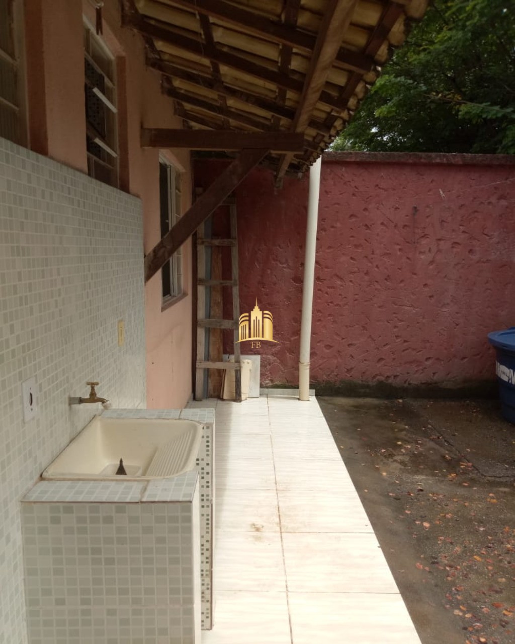 Casa à venda com 2 quartos, 100m² - Foto 3