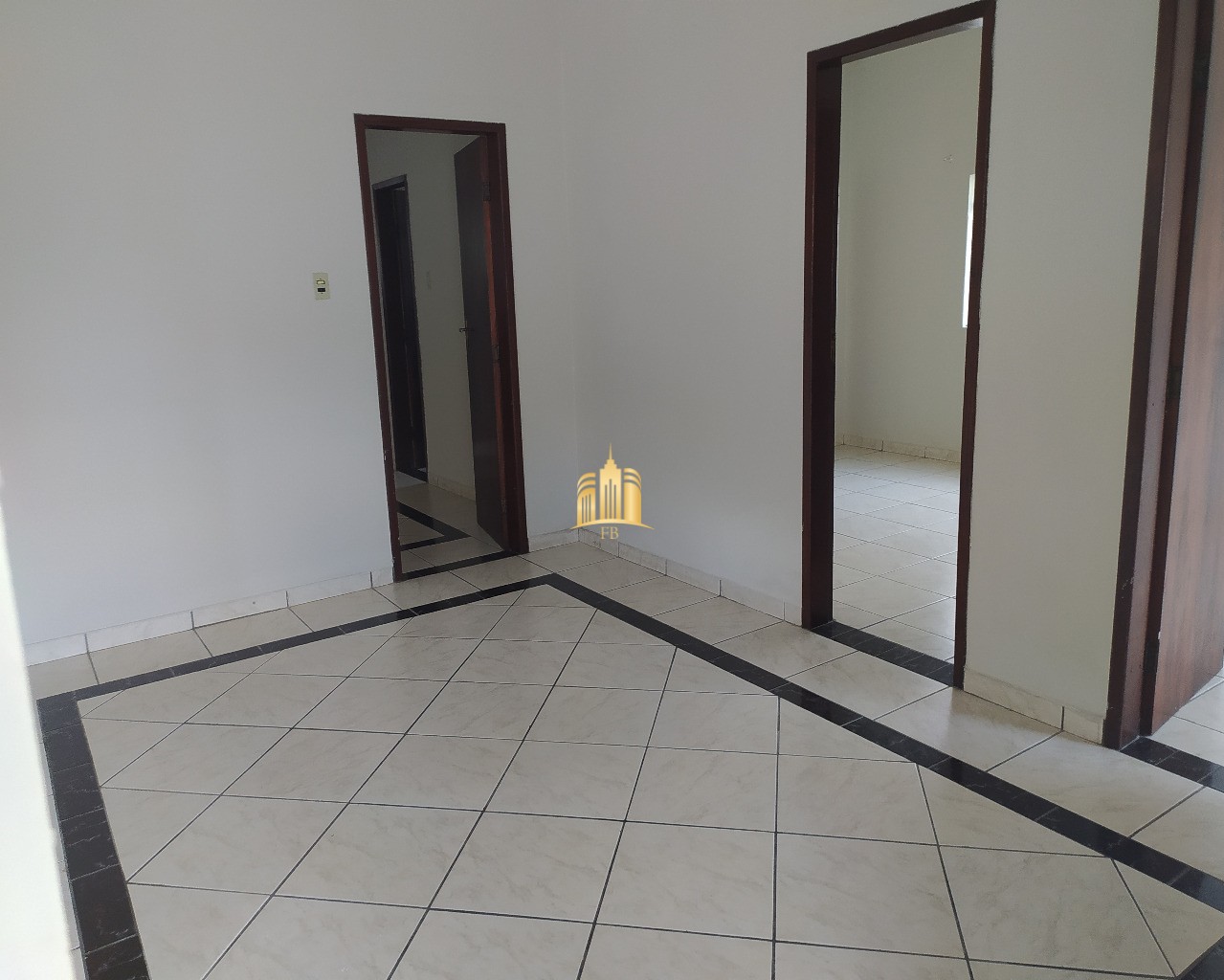 Casa para alugar com 3 quartos, 250m² - Foto 1