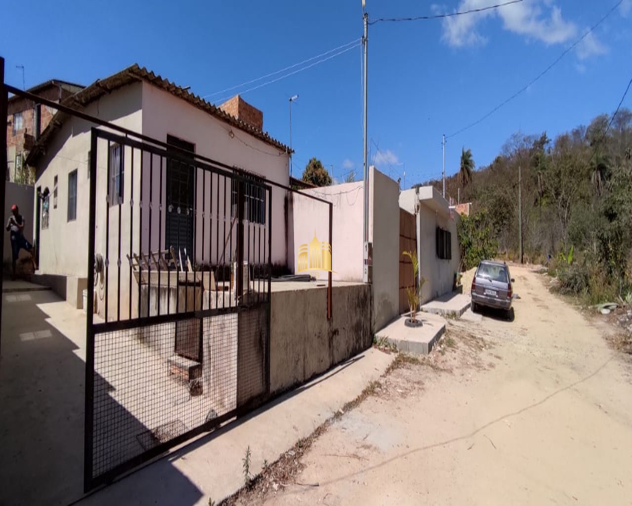 Casa à venda com 2 quartos, 200m² - Foto 1