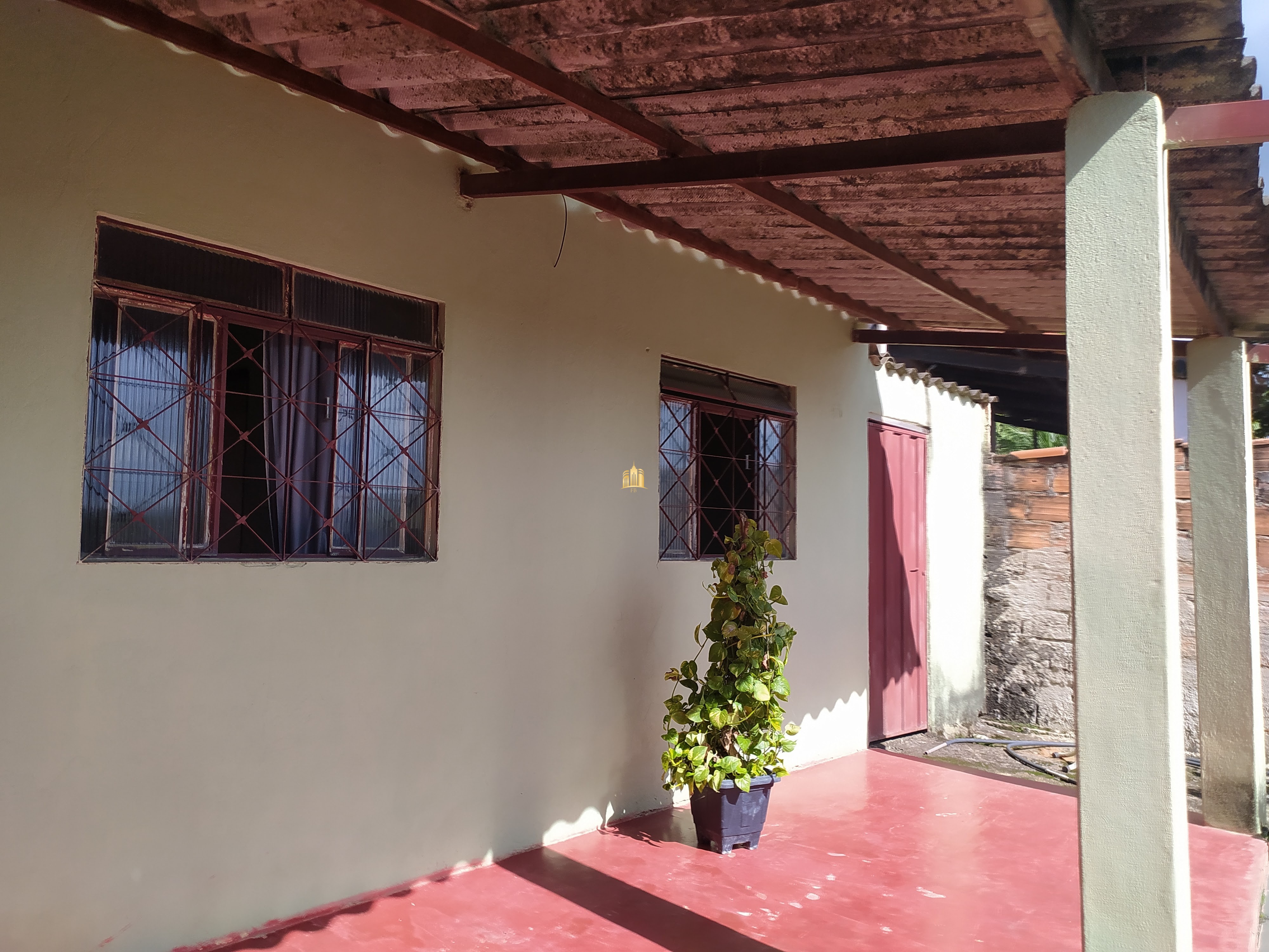 Casa à venda com 3 quartos, 360m² - Foto 1