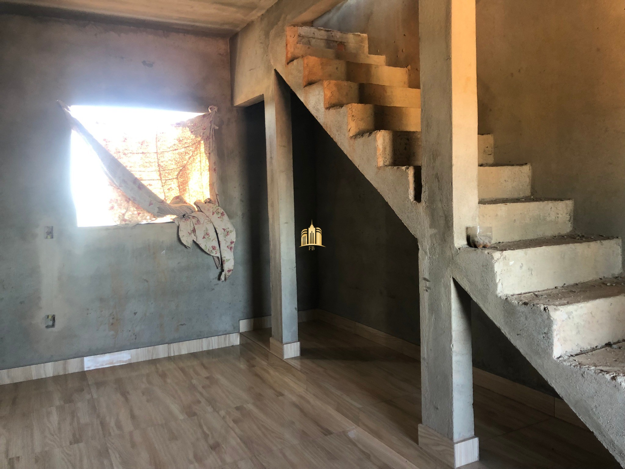 Casa à venda com 2 quartos, 200m² - Foto 1