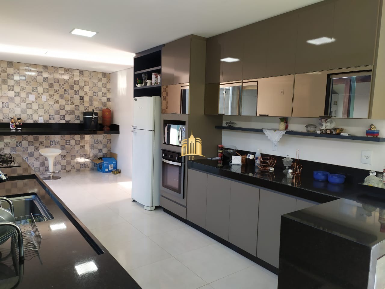 Casa à venda com 3 quartos, 450m² - Foto 4