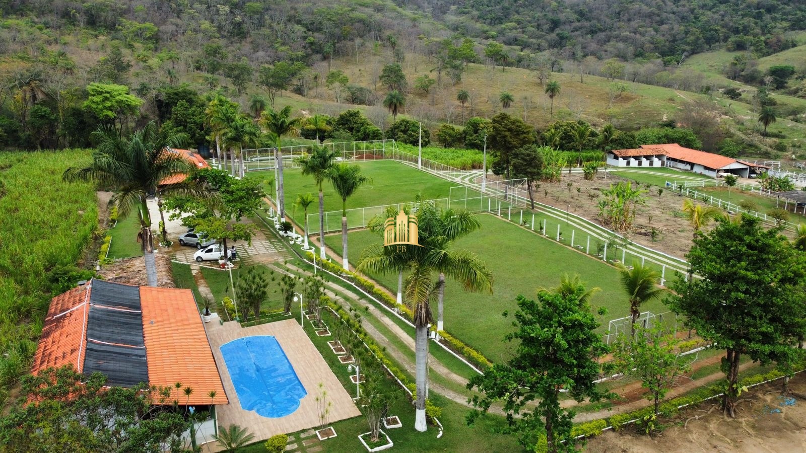 Fazenda à venda com 8 quartos, 293000m² - Foto 1