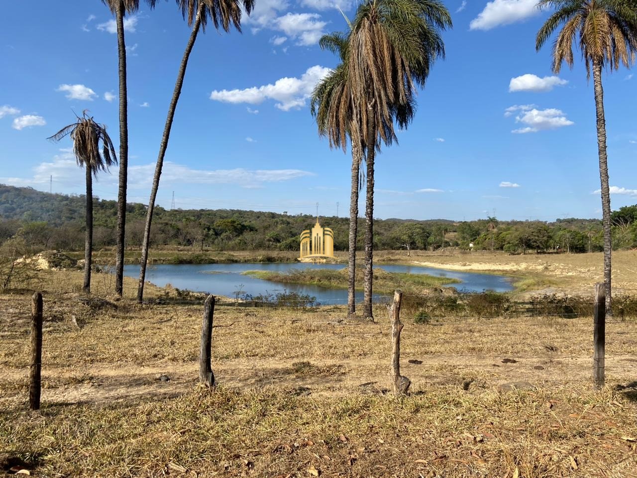 Fazenda à venda com 3 quartos, 600000m² - Foto 1