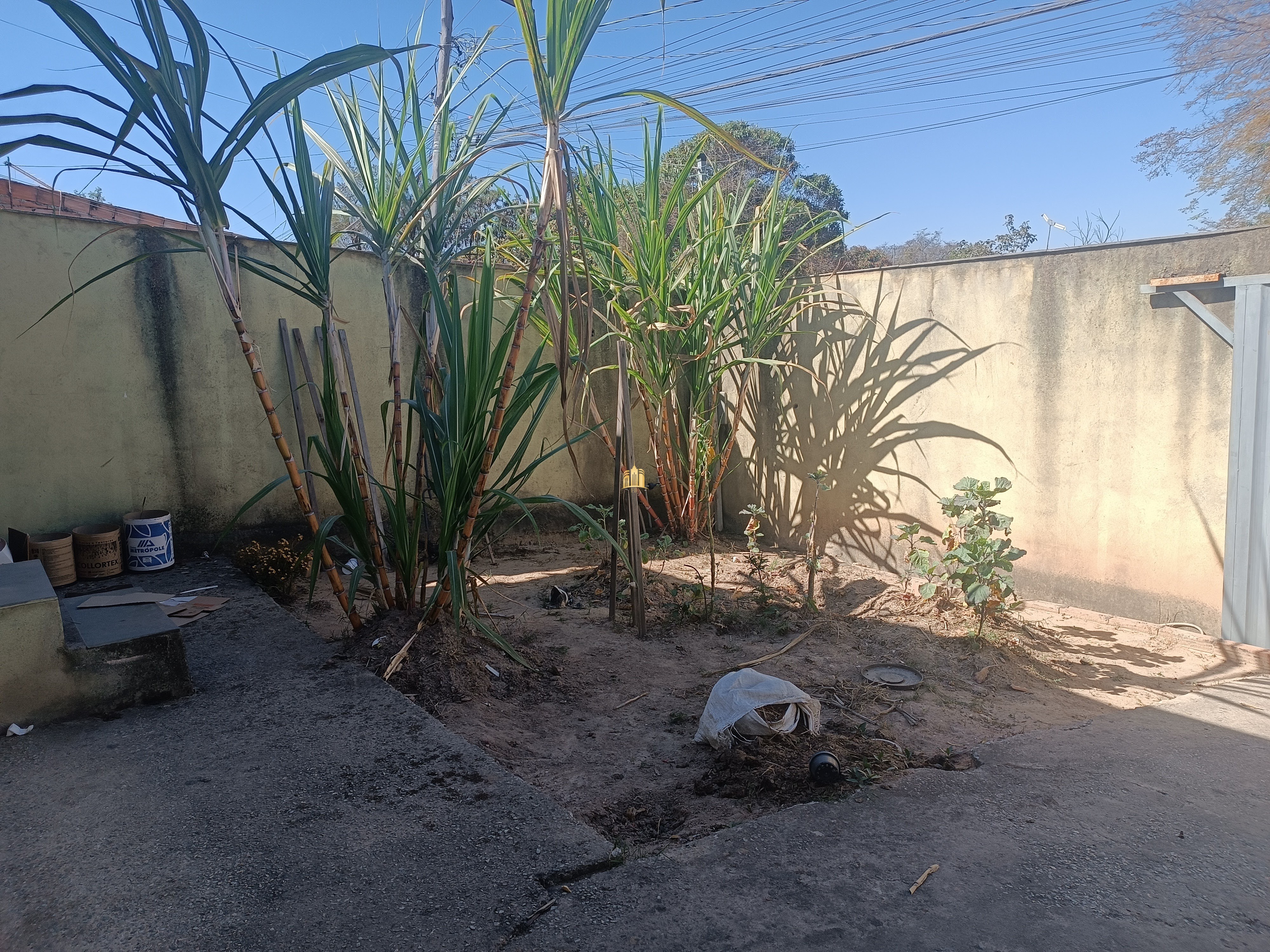 Casa à venda e aluguel com 2 quartos, 100m² - Foto 3