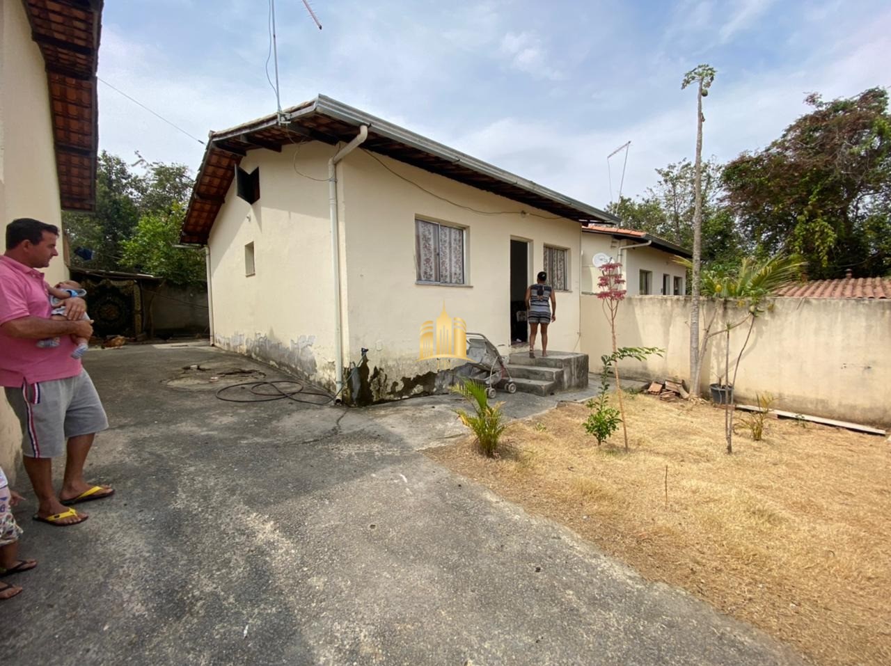 Casa à venda e aluguel com 2 quartos, 180m² - Foto 1