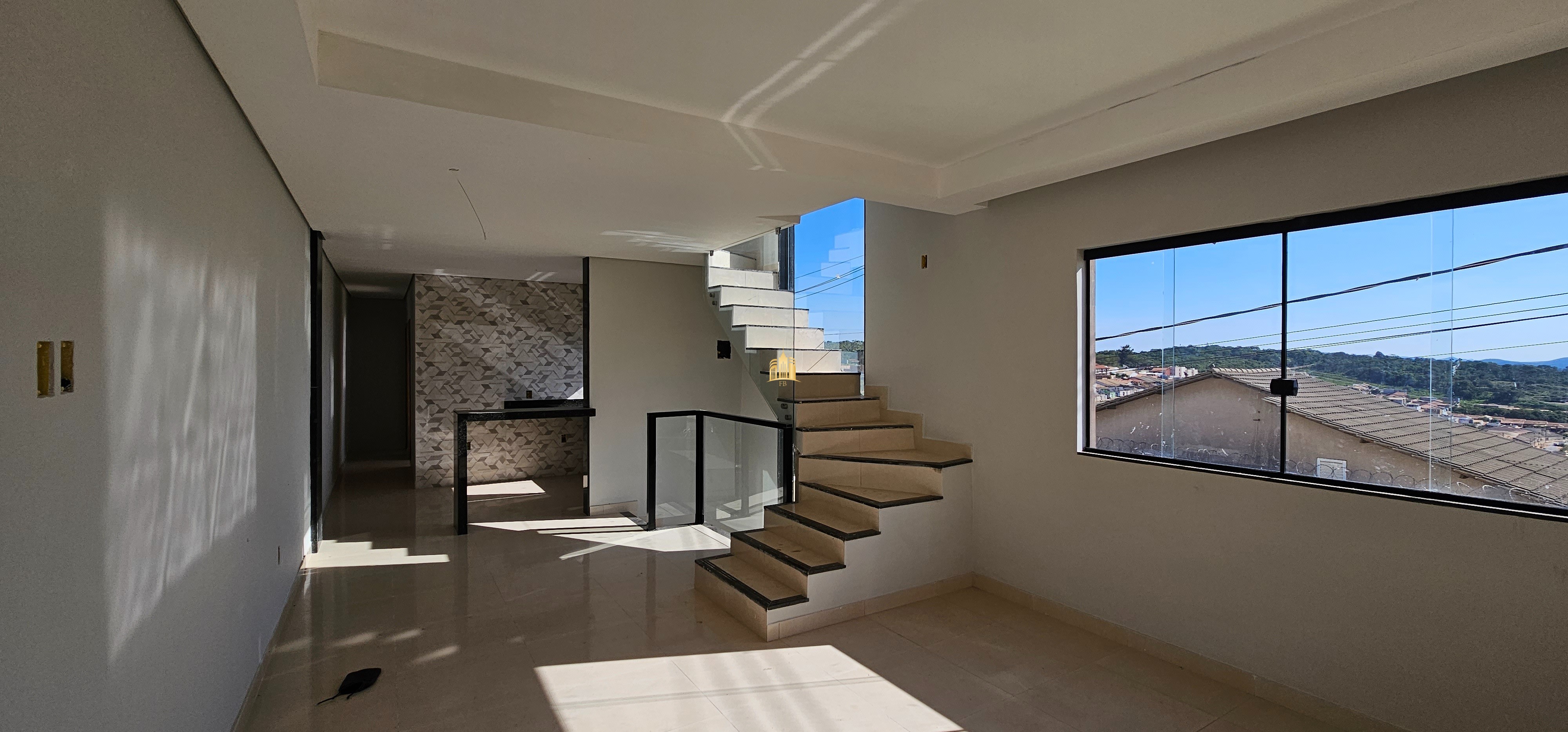 Casa à venda com 3 quartos, 222m² - Foto 1