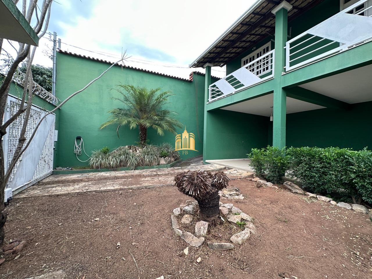 Casa à venda com 4 quartos, 550m² - Foto 2