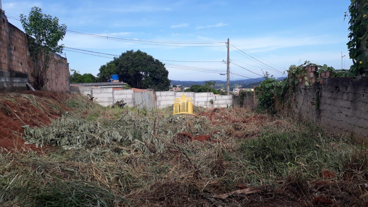 Terreno à venda com 2 quartos, 180m² - Foto 1