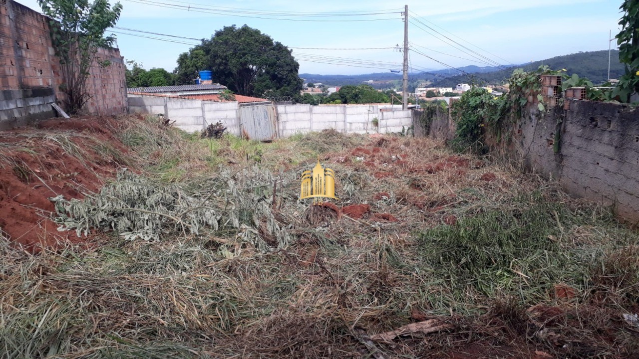 Terreno à venda com 2 quartos, 180m² - Foto 2