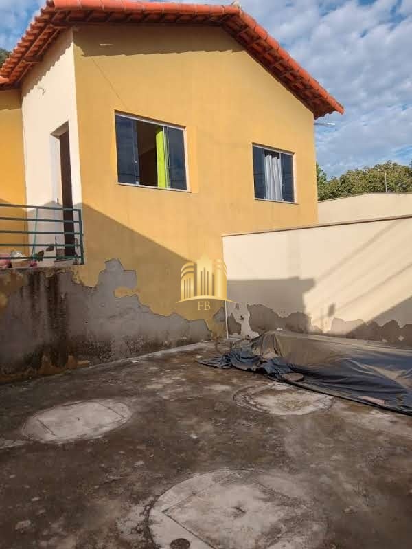 Casa à venda com 3 quartos, 180m² - Foto 2