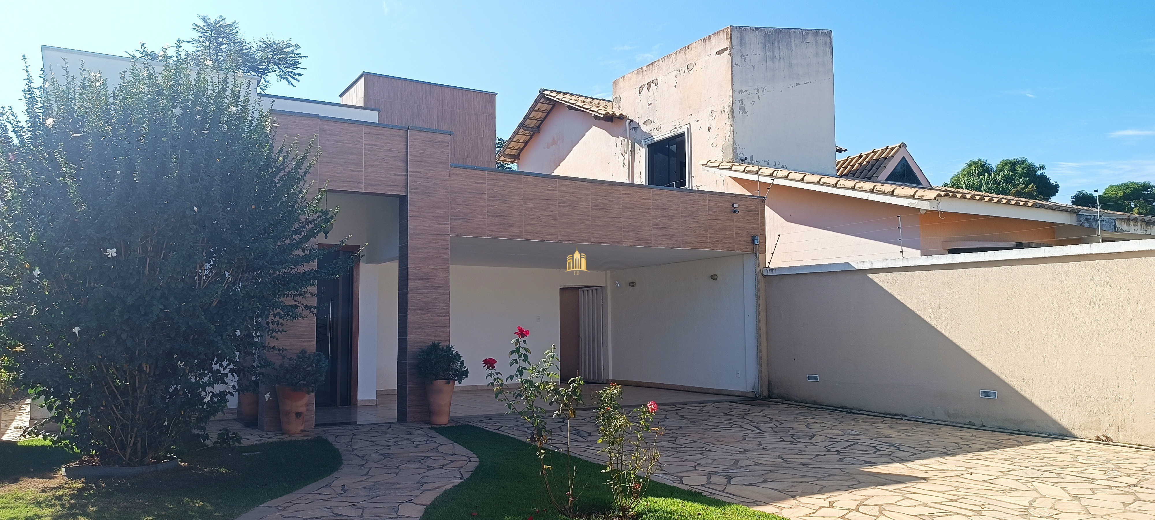 Casa à venda com 3 quartos, 700m² - Foto 1