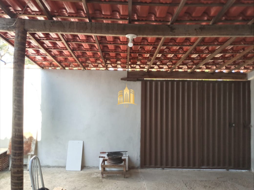 Casa à venda com 2 quartos, 120m² - Foto 2