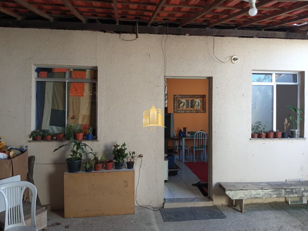 Casa à venda com 2 quartos, 120m² - Foto 1