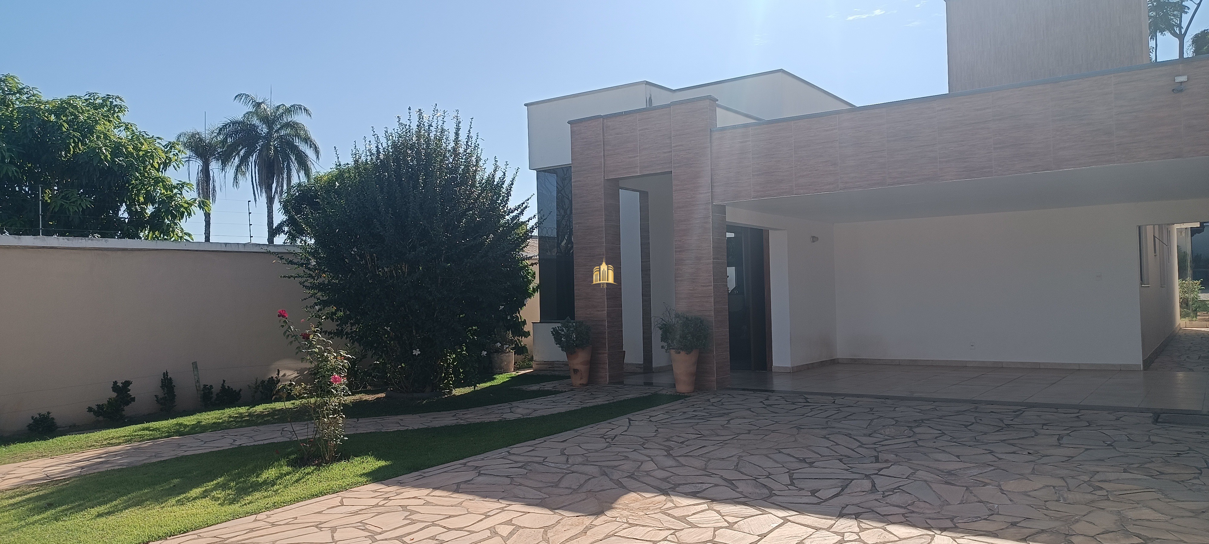 Casa à venda com 3 quartos, 700m² - Foto 2