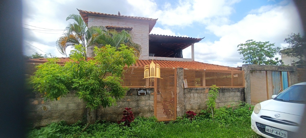 Casa à venda com 6 quartos, 1600m² - Foto 2