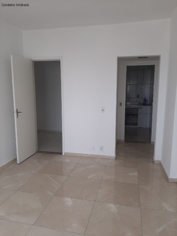 Apartamento à venda com 3 quartos, 90m² - Foto 2