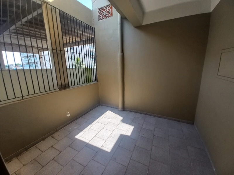 Casa para alugar com 2 quartos, 70m² - Foto 12