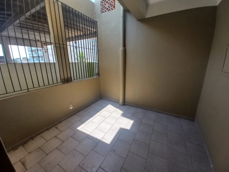 Casa para alugar com 2 quartos, 70m² - Foto 13