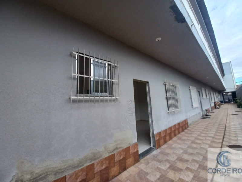 Casa à venda com 1 quarto, 47m² - Foto 2