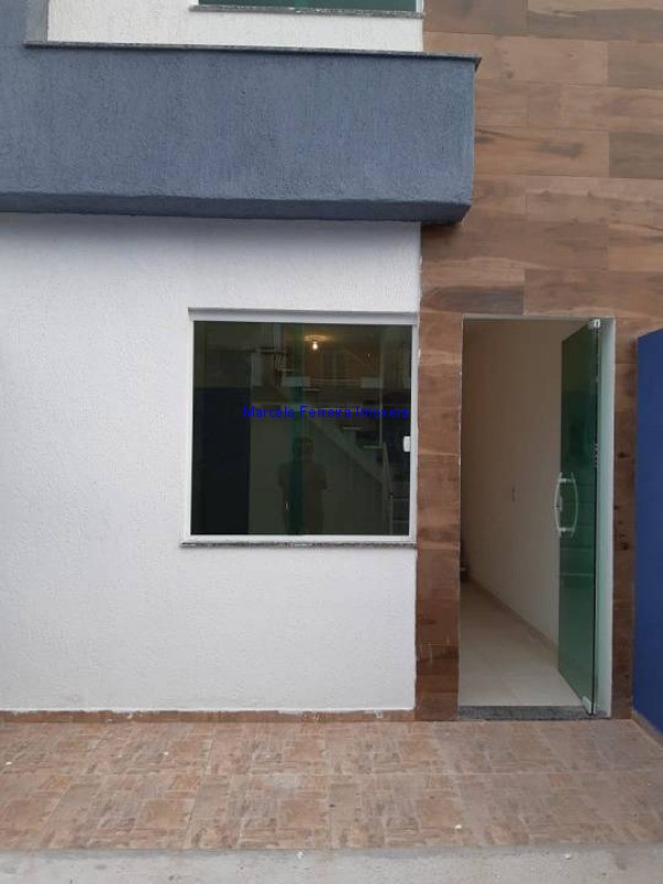 Casa à venda com 2 quartos, 70m² - Foto 1