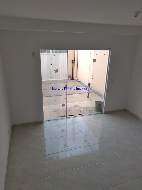 Casa à venda com 2 quartos, 80m² - Foto 2