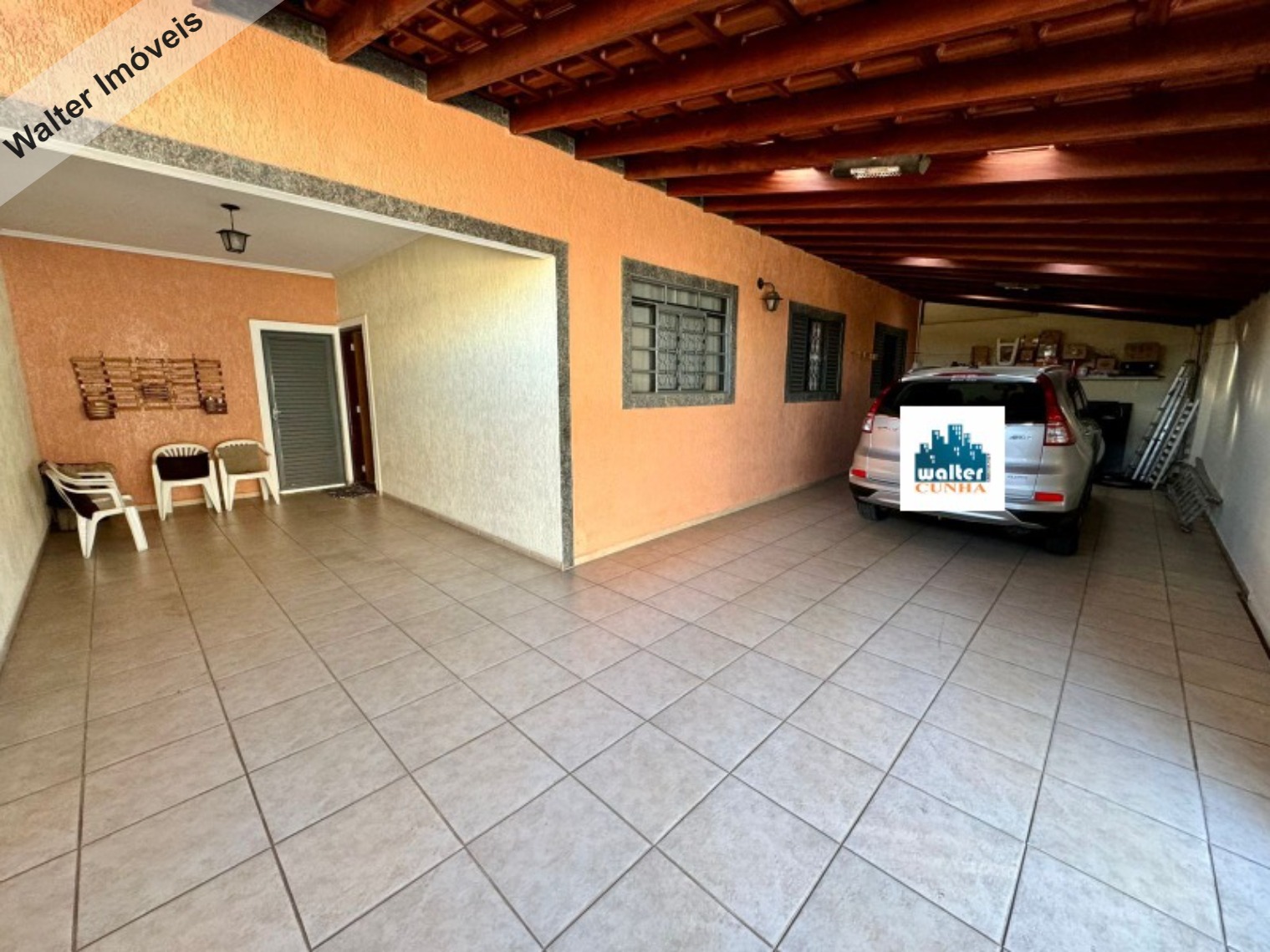 Casa à venda com 3 quartos, 100m² - Foto 1