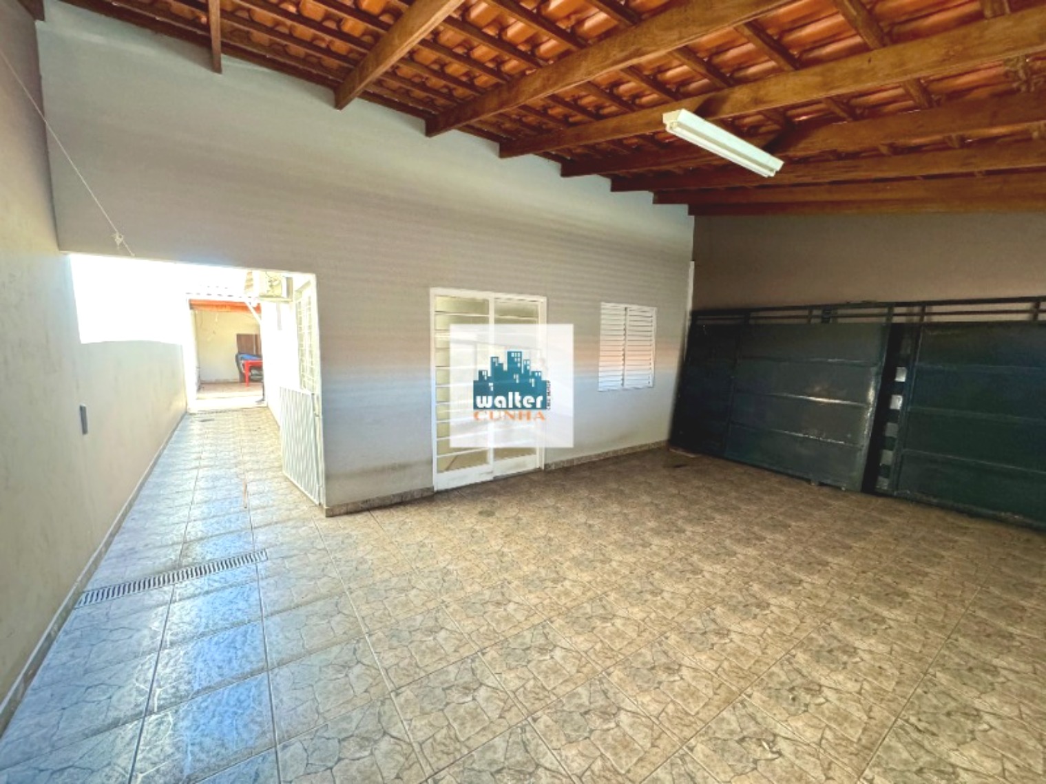 Casa à venda com 2 quartos, 126m² - Foto 1