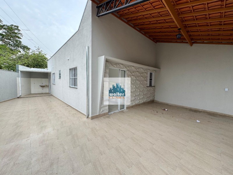 Casa à venda com 2 quartos, 90m² - Foto 1