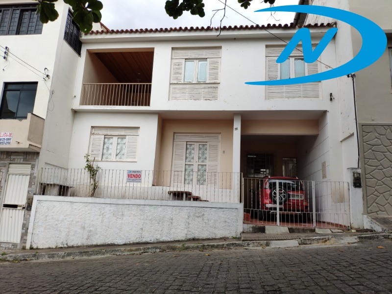 Casa à venda com 4 quartos, 294m² - Foto 1