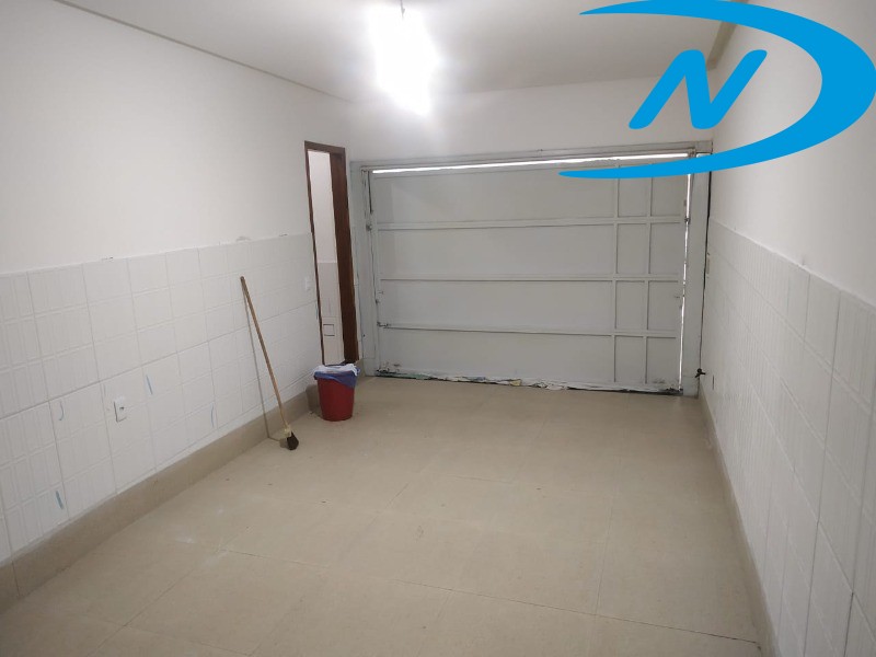 Casa à venda com 4 quartos, 249m² - Foto 2