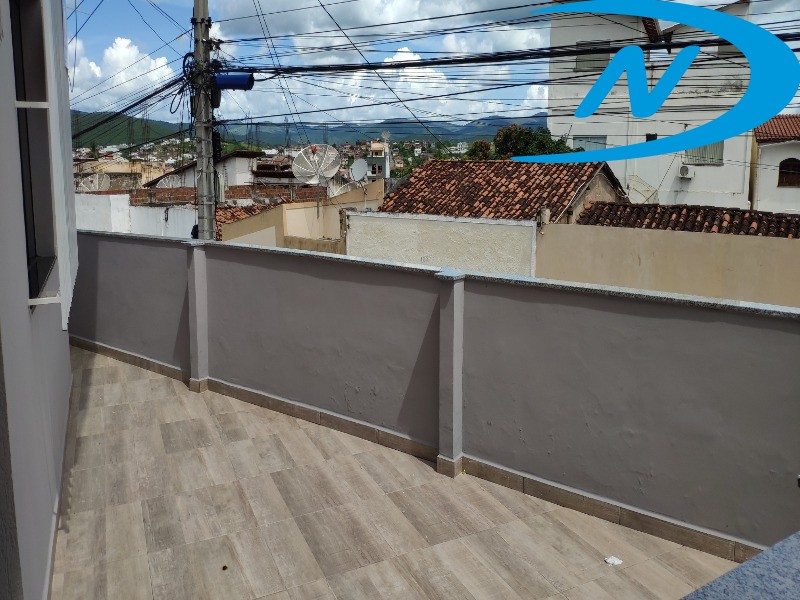 Casa à venda com 4 quartos, 150m² - Foto 2