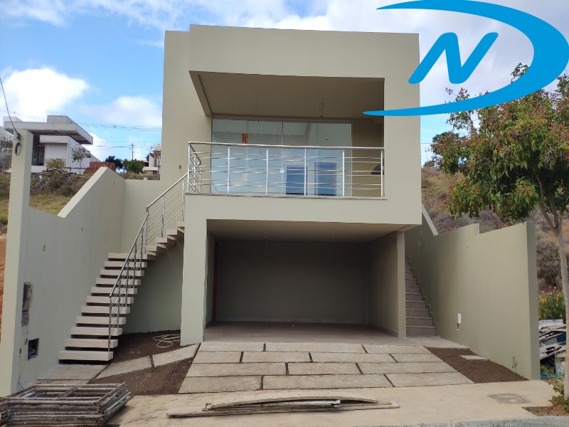 Casa à venda com 3 quartos, 245m² - Foto 1