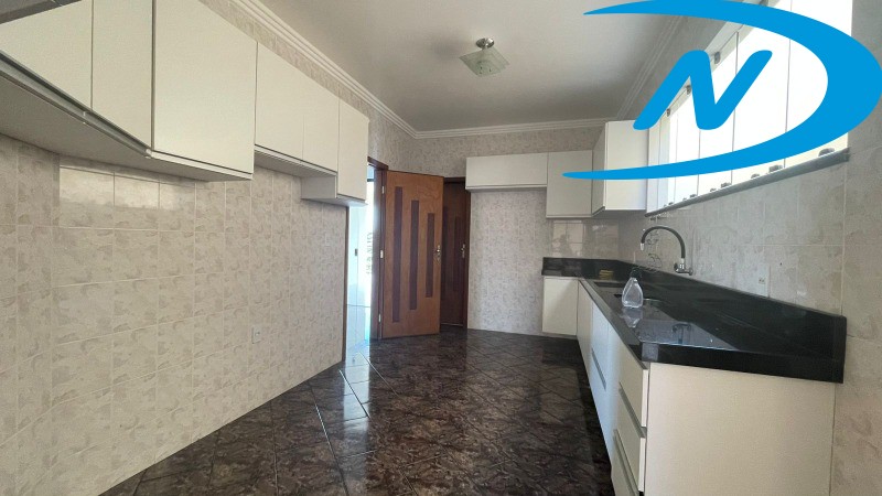 Casa para alugar com 4 quartos, 400m² - Foto 14