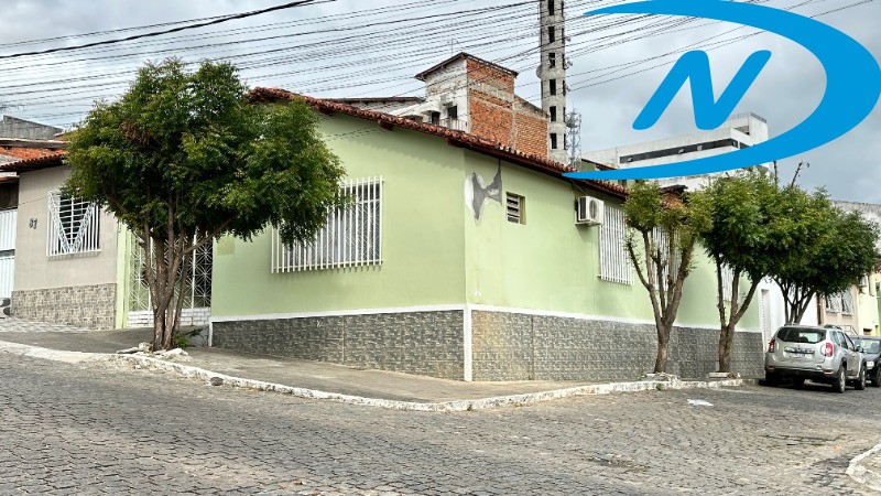 Casa à venda com 4 quartos, 265m² - Foto 2