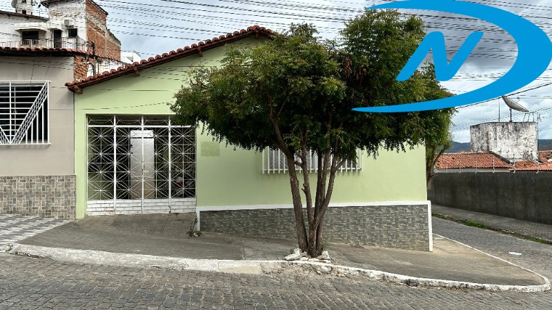 Casa à venda com 4 quartos, 265m² - Foto 1