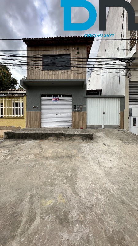 Casa à venda com 4 quartos, 200m² - Foto 2